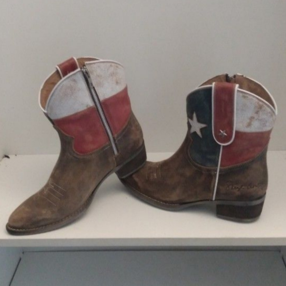 Women's Boots - Signed by: Sheryl Crow